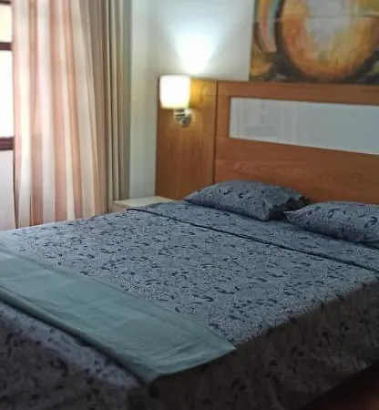 Lovley One Bed With Garden And Swimming Pool *