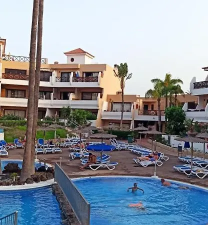 Lovley One Bed With Garden And Swimming Pool Appartement