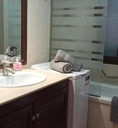 Lovley One Bed With Garden And Swimming Pool Appartement